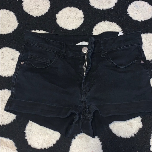 black shorts - Picture 1 of 2